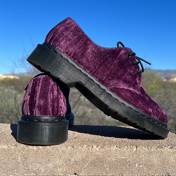 💕 Dr. Martens Purple Shimmer 14482 Crushed Velvet Oxfords 💕 - Picture 7 of 17